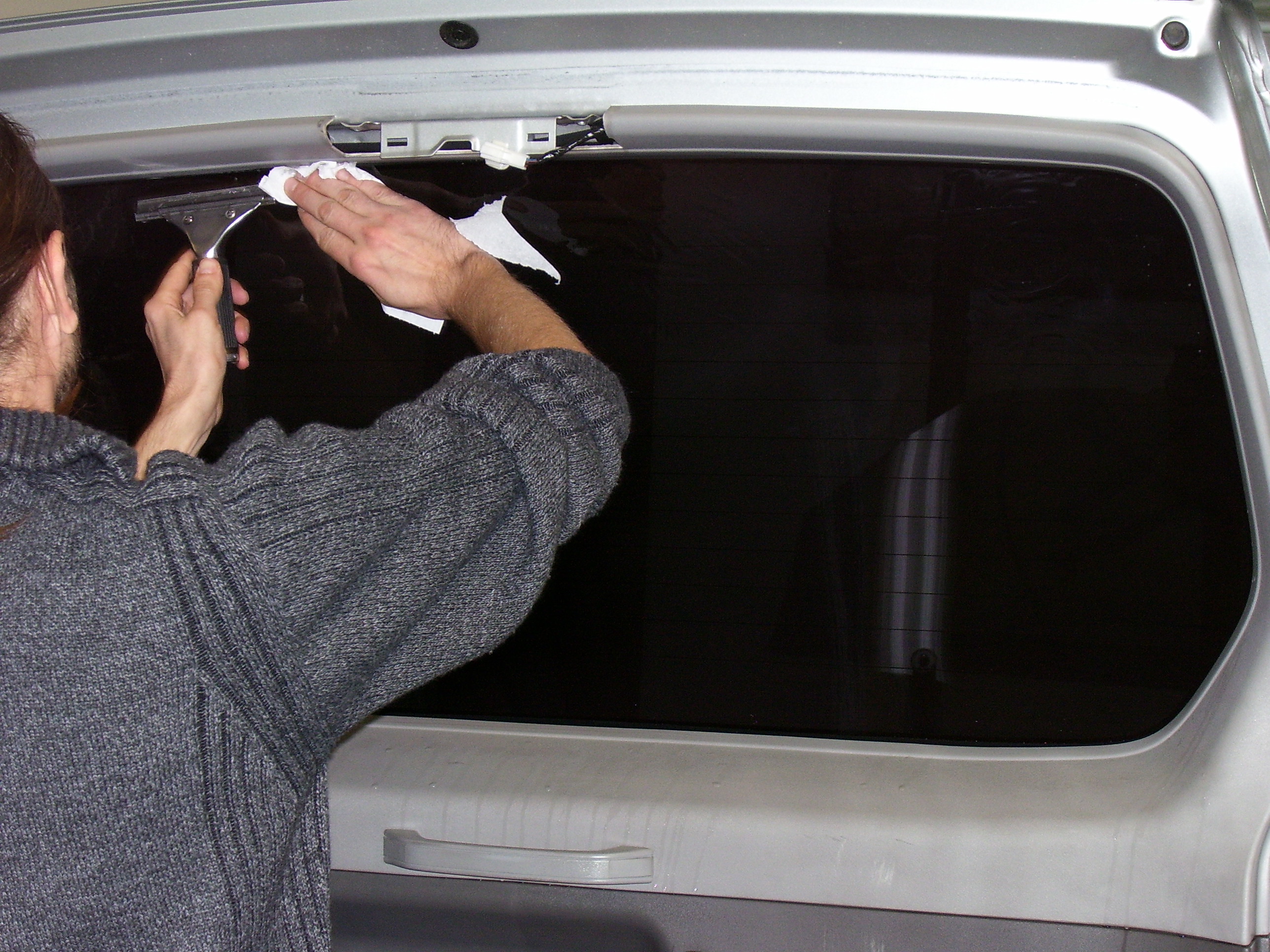 Oscuramento vetri auto: la nostra procedura di installazione